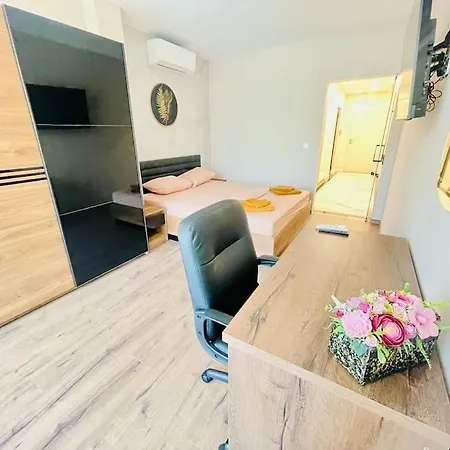 Golden דירה וארנה